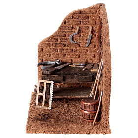 Mauerecke mit Werkbank und Arbeitsmitteln, Krippenzubehör, neapolitanischer Stil, für 10 cm Krippe, 15x15x10 cm