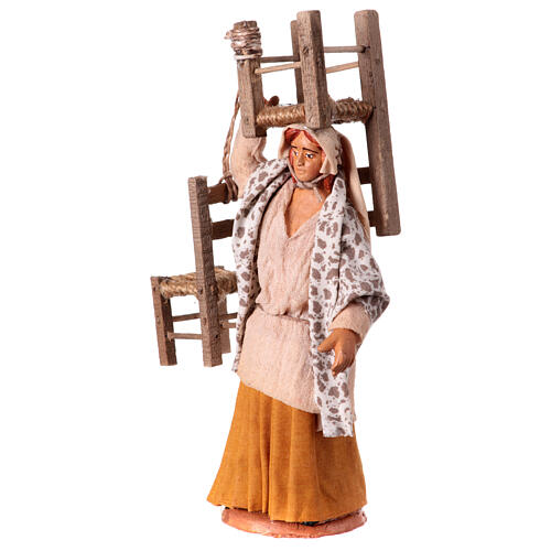Mujer que lleva tres sillas belén napolitano 13 cm 2