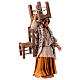 Mujer que lleva tres sillas belén napolitano 13 cm s3