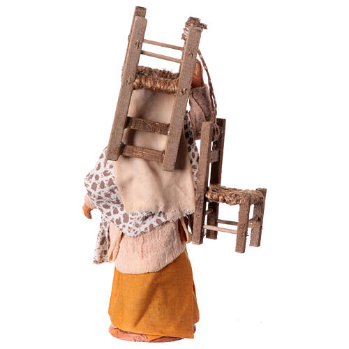 Femme transportant 3 chaises crèche napolitaine 13 cm 4