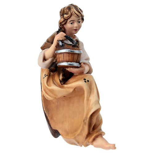 Pastorella alla fontana presepe legno Heimatland 12 cm Val Gardena 3