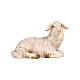 Mouton allongé tête vers droite statuette crèche 12 cm Heimatland bois peint Val Gardena s1