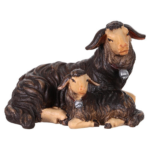 Pecora nera sdraiata con agnello 12 cm presepe Heimatland legno dipinto Val Gardena 1