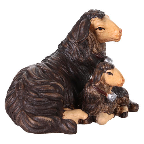 Pecora nera sdraiata con agnello 12 cm presepe Heimatland legno dipinto Val Gardena 3
