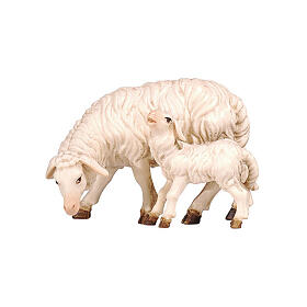Mouton qui broute avec agneau crèche 12 cm Heimatland Val Gardena bois peint à la main