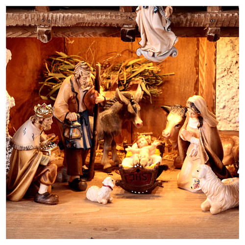 Oświetlana szopka alpejska, zestaw 17 elementów 9,5 cm, drewno malowane, Heimatland Val Gardena 2