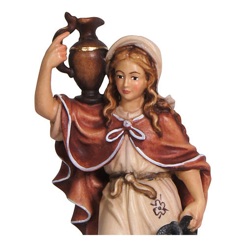 Mujer con jarra madera pintada 12 cm belén Mahlknecht Val Gardena 2