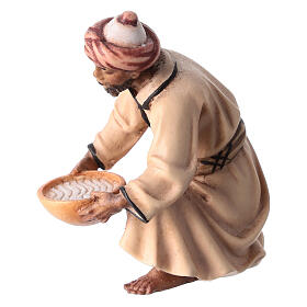 Camel driver holding a bowl of water, painted wood, Val Gardena Mahlknecht Nativity Scene of 9.5 cm