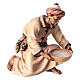 Poganiacz wielbłądów klęczący z miską wody, drewno malowane, 9,5 cm Mahlknecht szopka, Val Gardena s3