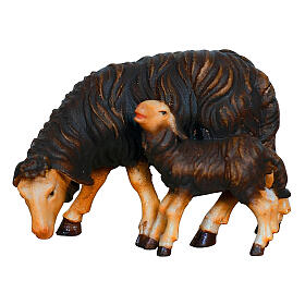 Pecora nera che mangia con agnello 9,5 cm presepe Mahlknecht legno dipinto Val Gardena