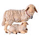 Mouton debout avec agneau allongé crèche Mahlknecht Val Gardena 12 cm bois peint s1