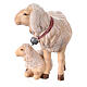 Mouton debout avec agneau allongé crèche Mahlknecht Val Gardena 12 cm bois peint s3
