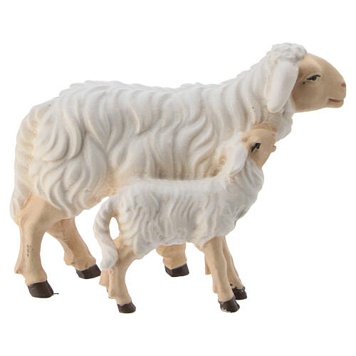Ovelha com cordeiro de pé para presépio de madeira pintada Mahlknect Val Gardena 12 cm 1