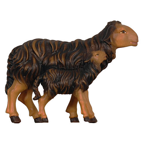 Pecora nera con agnello in piedi legno dipinto 12 cm presepe Mahlknecht Val Gardena 1