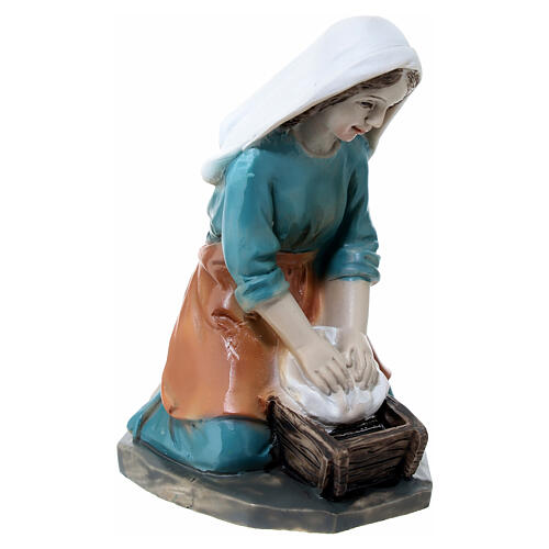 Estatua lavandera de rodillas belén 11 cm resina pintada 3