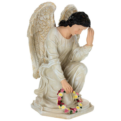 Anjo ajoelhado com grinalda de flores 40 cm 3