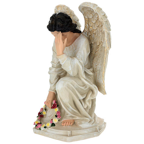 Anjo ajoelhado com grinalda de flores 40 cm 5