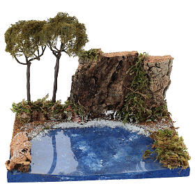 Falaise avec plan d'eau deux pins maritimes 20x15x15 cm crèche 8-10 cm