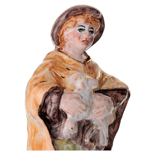 Pastore con pecora in braccio presepe 20 cm dipinto a mano Dell'Arte Ceramiche 2