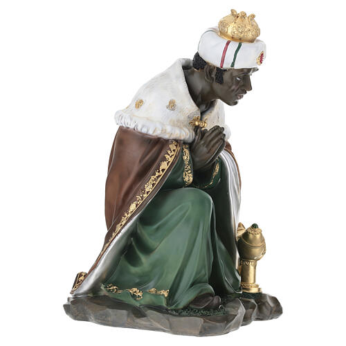 STOCK Klęczący Król Mędrzec o ciemneja karnacji - figura z kolorowej żywicy, do szopki 60 cm 4