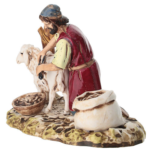 Figurka strzygącego owca do szopki Moranduzzo 10 cm 3