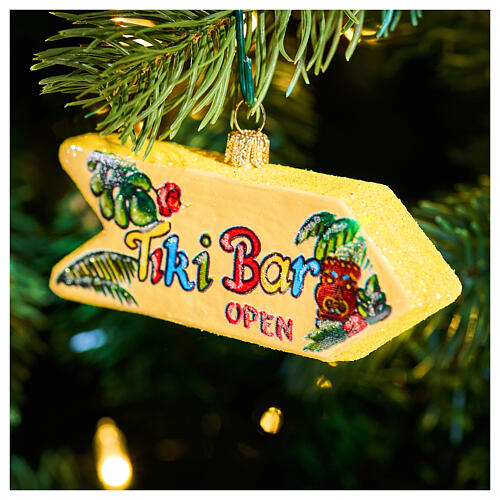 Schild Tiki Bar, Weihnachtsbaumschmuck aus mundgeblasenem Glas, 10 cm Breite 2