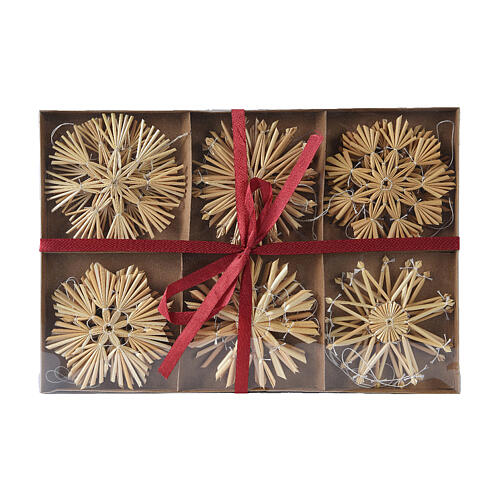 Set of 12 assorted straw snowflakes, 4 in 2