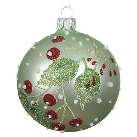 Boule de Noël en verre mat feuilles vertes et baies rouges couleurs assorties 8 cm
