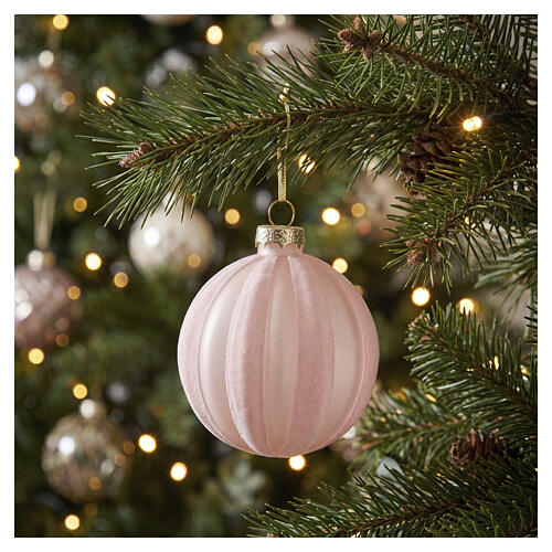 Boule de Noël en verre décor velours rose et bordeaux 8 cm 2