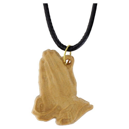Collier mains jointes en prière en bois de la Terre Sainte 3x3 cm 2