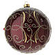 Sfera di Natale in vetro soffiato 150 mm bordeaux con arabeschi dorati e gemma rossa s1