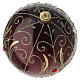 Sfera di Natale in vetro soffiato 150 mm bordeaux con arabeschi dorati e gemma rossa s5