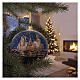Boule de Noël en verre soufflé 100 mm bleu nuit avec cathédrale dorée et silhouette urbaine s2
