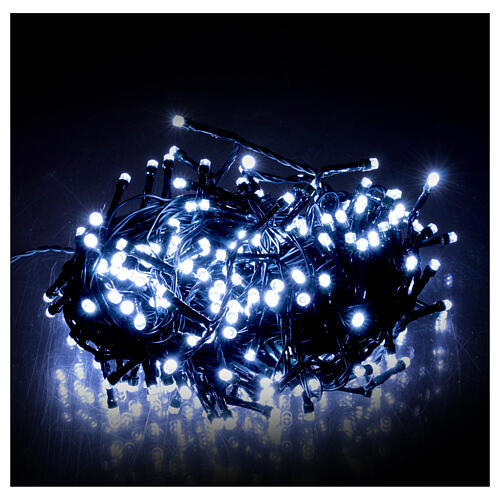 Battery-powered ligth chain of 300 cold white LEDs, indoor/outdoor, 15 m 2
