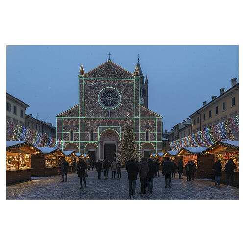 Cluster with 3000 MICROLED, 8 multi-colour light plays, 200 ft 2