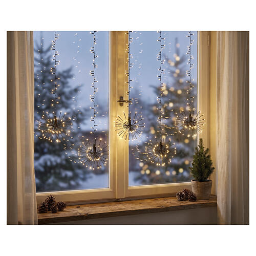 Indoor/outdoor Christmas light cascade with 5 decorative warm white spheres, 480 LEDs, 40 in 2