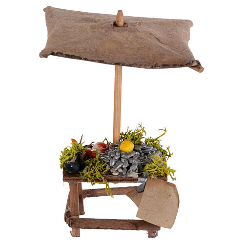 Fischstand mit Sonnenschirm für 6–8 cm Krippe im neapolitanischen Stil – 10×10×10 cm 1