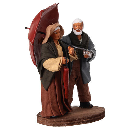 Para staruszków z parasolem - figurka do szopki neapolitańskiej 10 cm 2