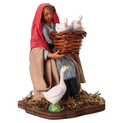 Kobieta siedząca z koszem gęsi - figurka do szopki neapolitańskiej 14 cm 3