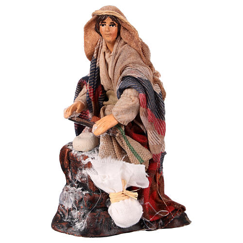 Statue of woman kneading 10 cm 2