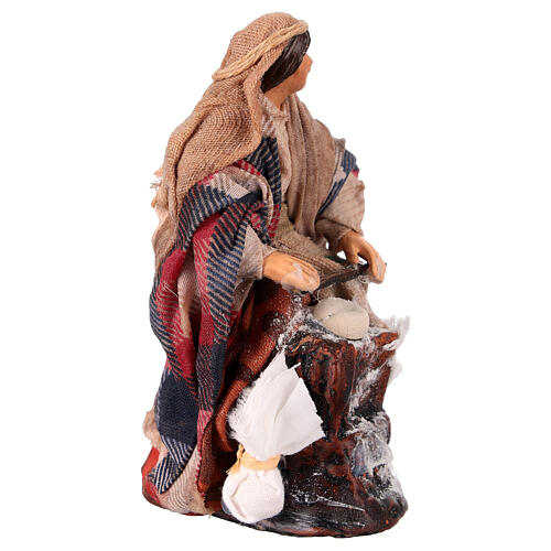 Statue of woman kneading 10 cm 3