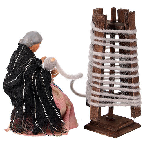 Kobieta przędząca wełnę - figurka do szopki neapoletańskiej 8 cm 4