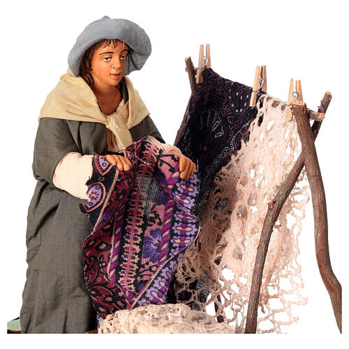 Lavadeira pendurando roupa movimento presépio napolitano 30 cm 2