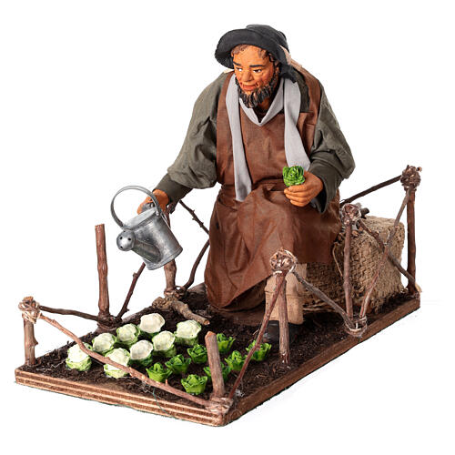 Homme arrosant son potager mouvement crèche napolitaine 30 cm 3