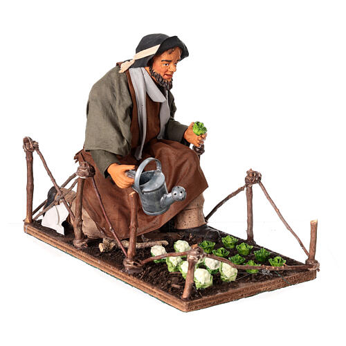 Homme arrosant son potager mouvement crèche napolitaine 30 cm 4