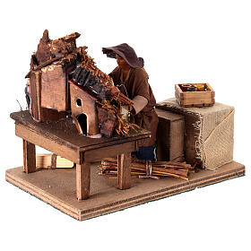 Budujący szopkę - ruchoma figurka do szopki neapolitańskiej 10 cm