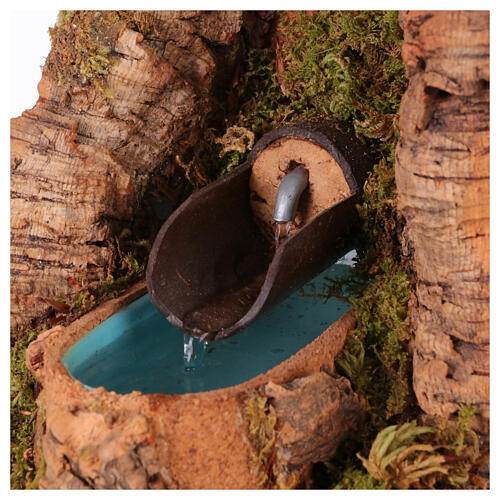 Brunnen mit Wasserstrahl, Holz/Kork – für 10–12-cm-Krippe, 20×15×20 cm 2