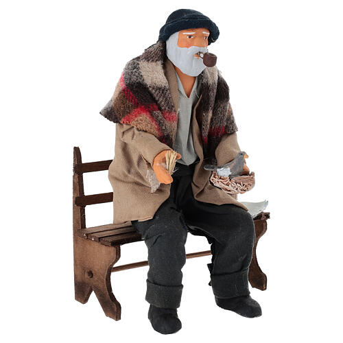 Mężczyzna na ławce z fajką i gołębiem - figurka do szopki neapolitańskiej 15 cm 3