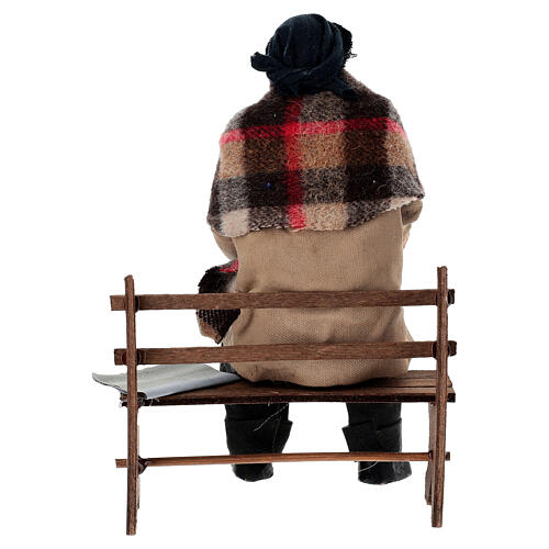 Mężczyzna na ławce z fajką i gołębiem - figurka do szopki neapolitańskiej 15 cm 4