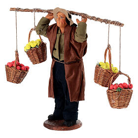 Uomo che porta quattro cesti di frutta 18 cm presepe napoletano
